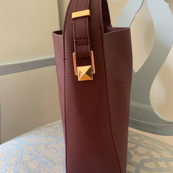 Handbag - Picture 2 of 3